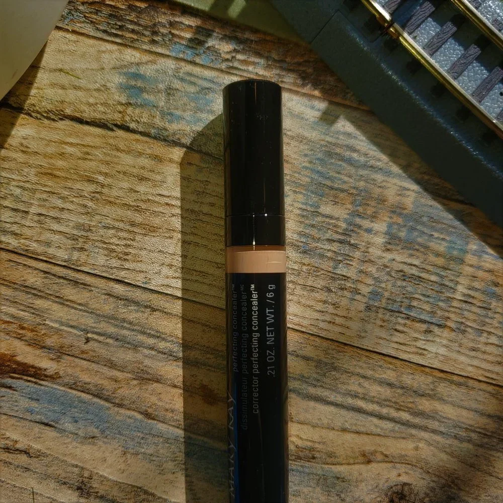 DISCONTINUED - Deep Beige - Mary Kay Perfecting Concealer